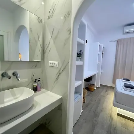 Alexandra & - Mykonos Port * Mykonos Town