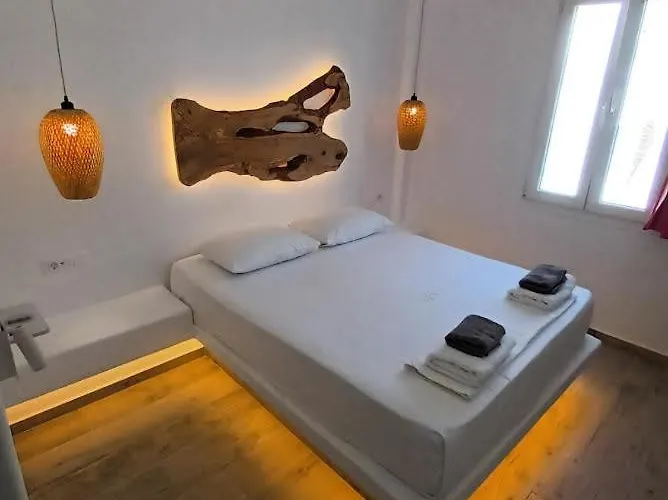 Alexandra Suites & Rooms - Mykonos Port * Mykonos Town